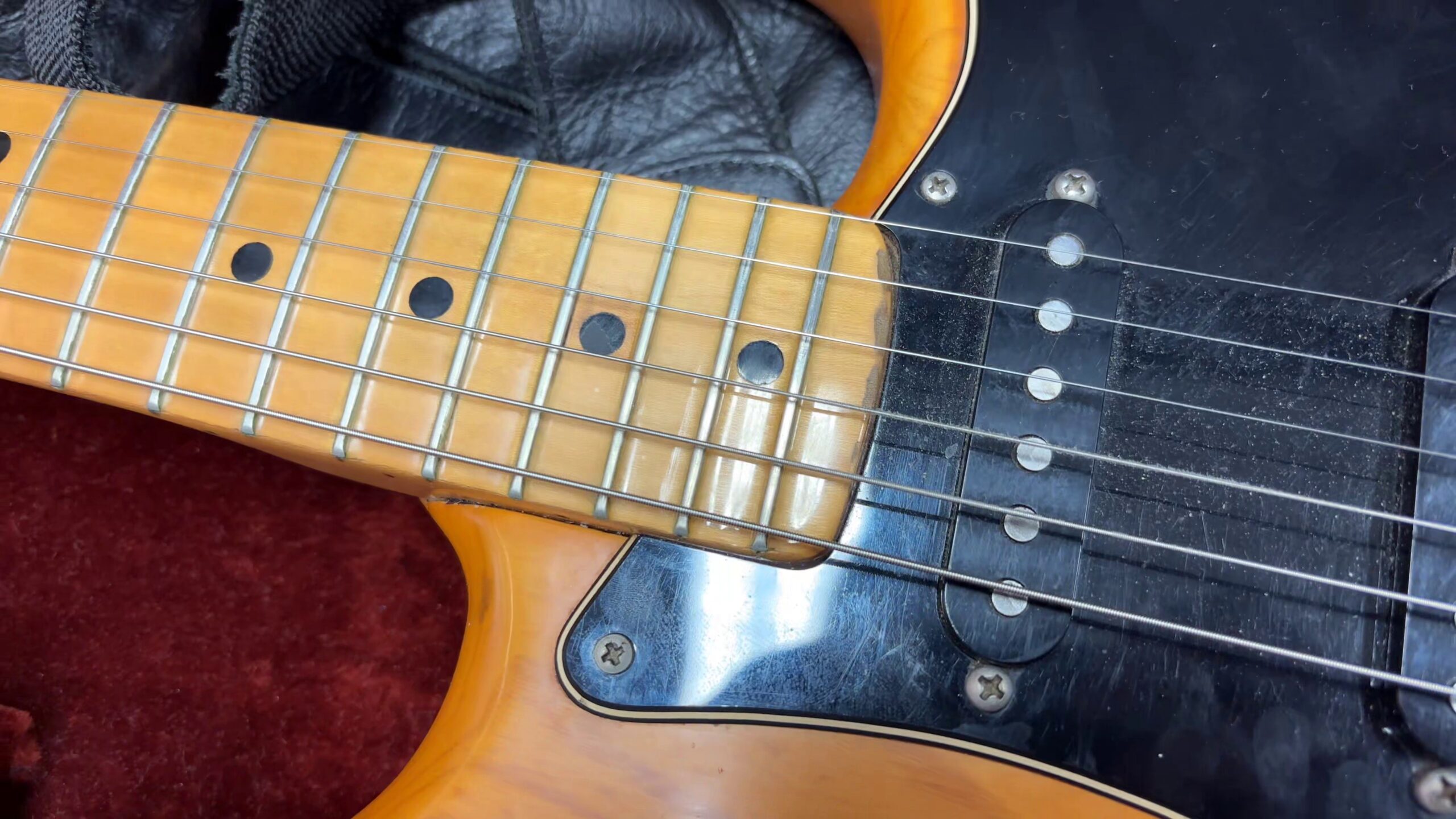 Fender Stratocaster 1976, Gebrauchte E-Gitarre von 1976 inklusive Koffer. | Zustand: In Ordnung – Bild 2