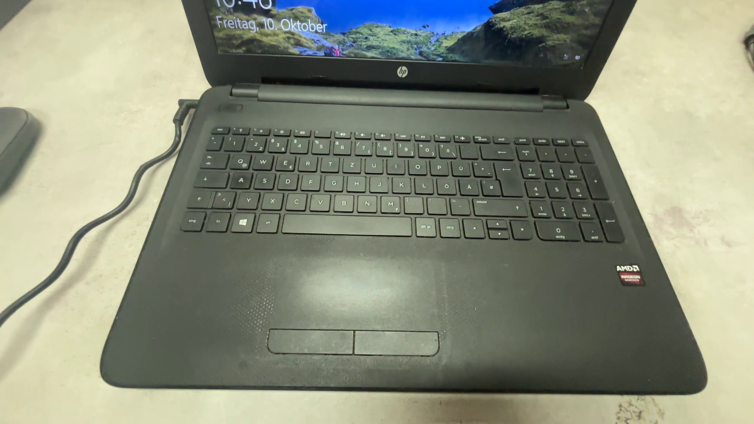 HP 15-af093ng Notebook, AMD A8, 8GB RAM, 1TB HDD, Windows 10 Home, inkl. Ladegerät, Akku schwach | Zustand: Gut – Bild 3