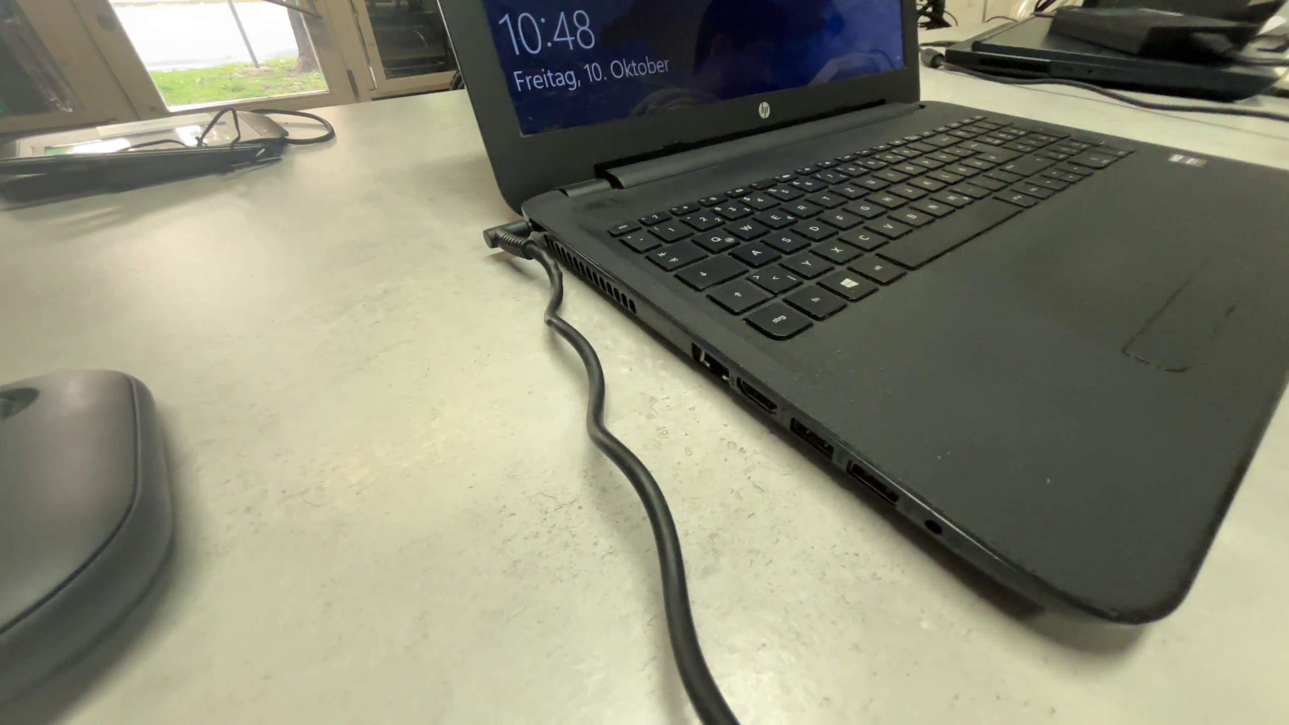HP 15-af093ng Notebook, AMD A8, 8GB RAM, 1TB HDD, Windows 10 Home, inkl. Ladegerät, Akku schwach | Zustand: Gut – Bild 4