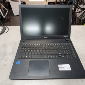 Acer Aspire 3 A315-32, Intel N4000 | 8GB RAM | 512GB HDD | 15.6" Display | Gehäuse gebrochen (Scharnierbereich) | Zustand: Gut