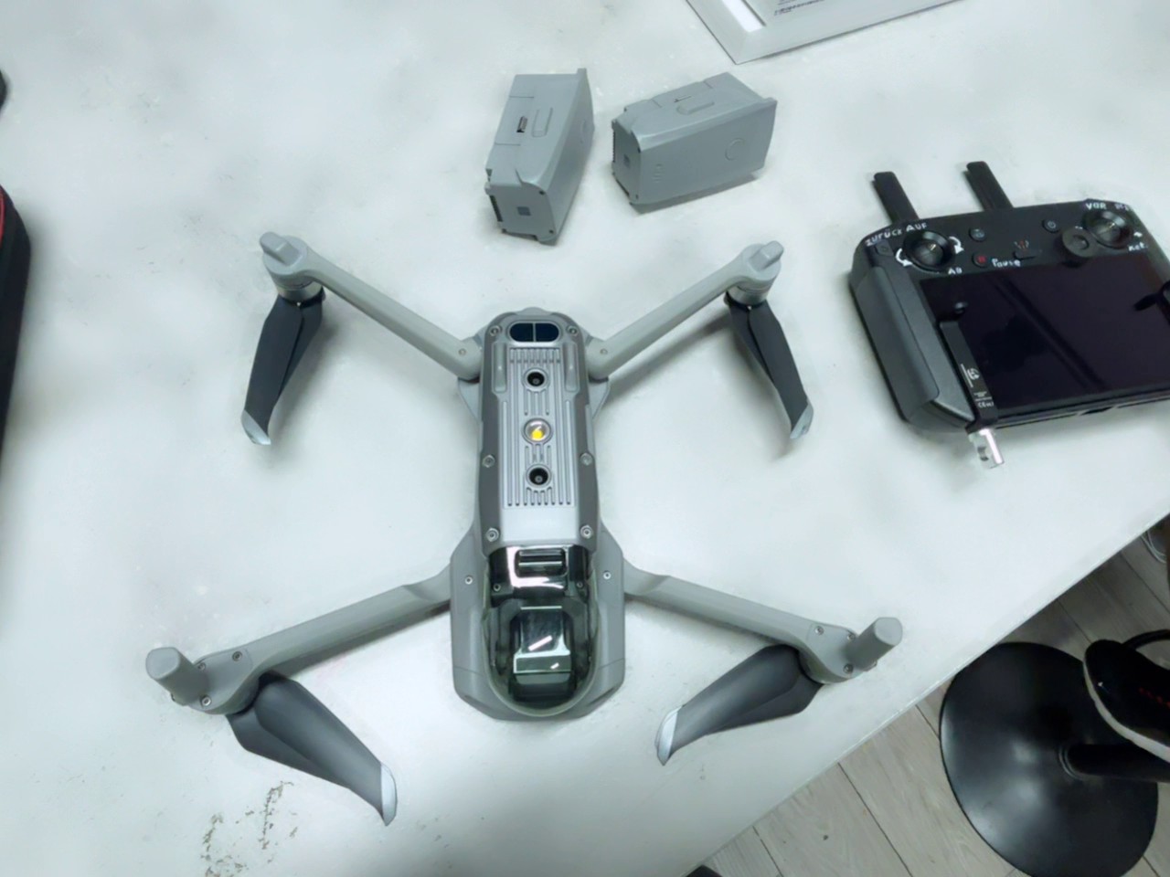 DJI Mavic Air 2 Grau, Inkl. Smart Controller RM500, Akkus und Koffer. Achtung: Kein Ladekabel im Lieferumfang enthalten. | Zustand: Sehr Gut – Bild 4