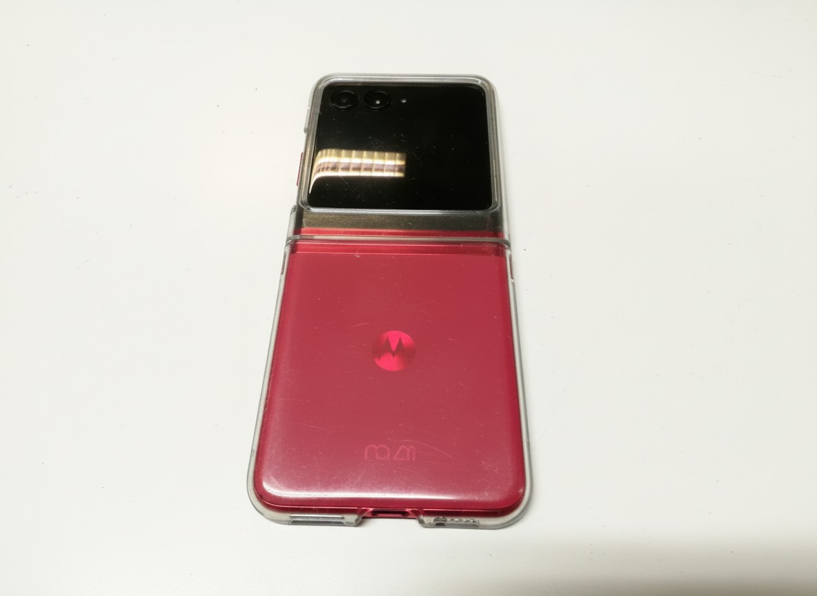 Motorola Razr 40 Ultra Viva Magenta 2023, Foldable Smartphone, neuwertig mit OVP, Snapdragon 8+ Gen 1, 165Hz Display. | SimLock: Frei | Zustand: Gut | Farbe: schwarz | Akku: 100% – Bild 4
