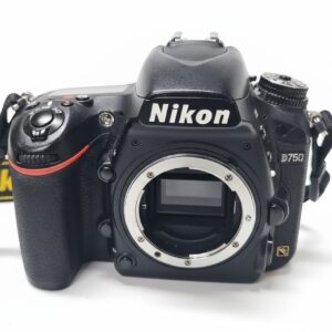Nikon D750 Kit mit 24-120mm VR Schwarz, DSLR Vollformat, Staub | Schmutz, Gurt ausgefranst, inkl. Akku, Ladegerät und Objektivdeckel. | Zustand: Sehr Gut