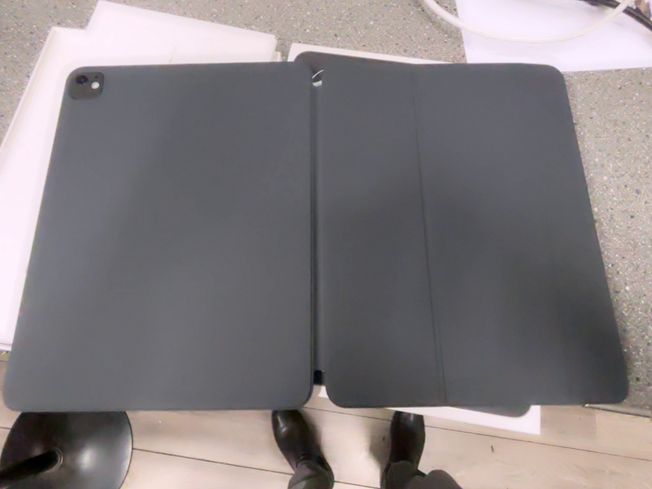 Apple iPad Pro 13" M4 256GB Wi-Fi, Mit Verpackung | 45 Ladezyklen | Zustand: Sehr Gut | Farbe: schwarz – Bild 3