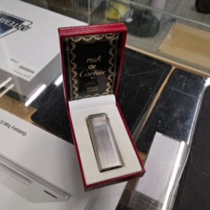 Cartier Must de Cartier Feuerzeug Silber, Vintage Feuerzeug, gebürstetes Silber-Finish, inklusive Originalverpackung (OVP), guter Zustand. | Zustand: Sehr Gut