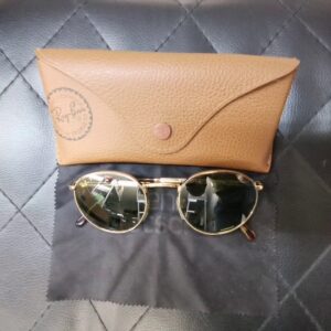 Ray-Ban New Round Gold/Tortoise, Sonnenbrille mit Goldrahmen und gemusterten Bügeln, inklusive Etui und Putztuch. | Zustand: Sehr Gut