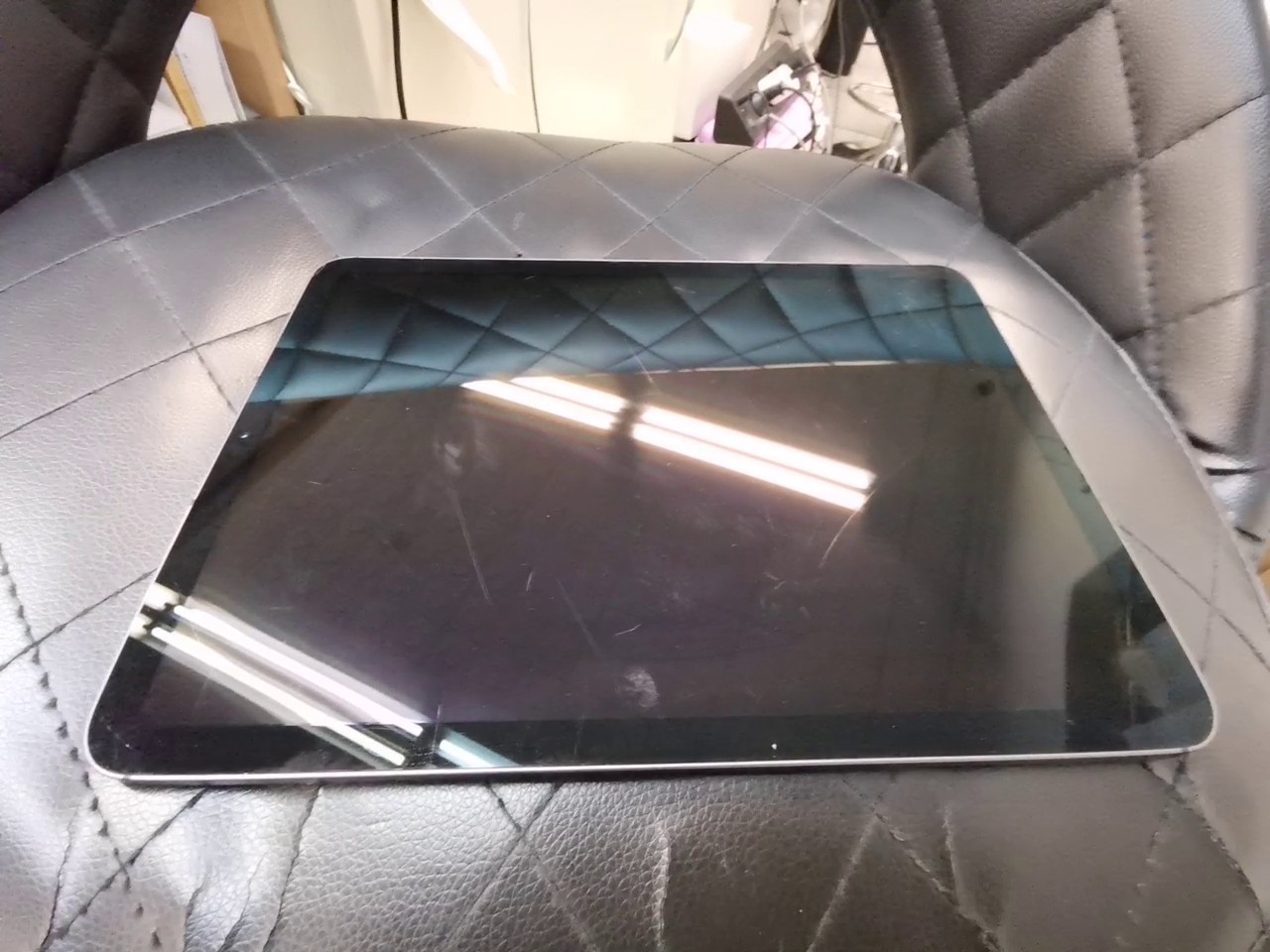 Apple iPad Air 4. Gen. 256 GB Space Gray, 10,9 Zoll Display, Display weist leichte Kratzer auf, voll funktionsfähig. | Zustand: In Ordnung – Bild 3