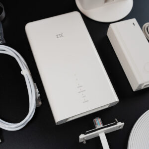 ZTE MC889 5G Outdoor Router Weiß, 5G Outdoor CPE, IP65 wetterfest, inkl. PoE-Injektor, Netzwerkkabel und Montageset, in OVP. | Zustand: Sehr Gut