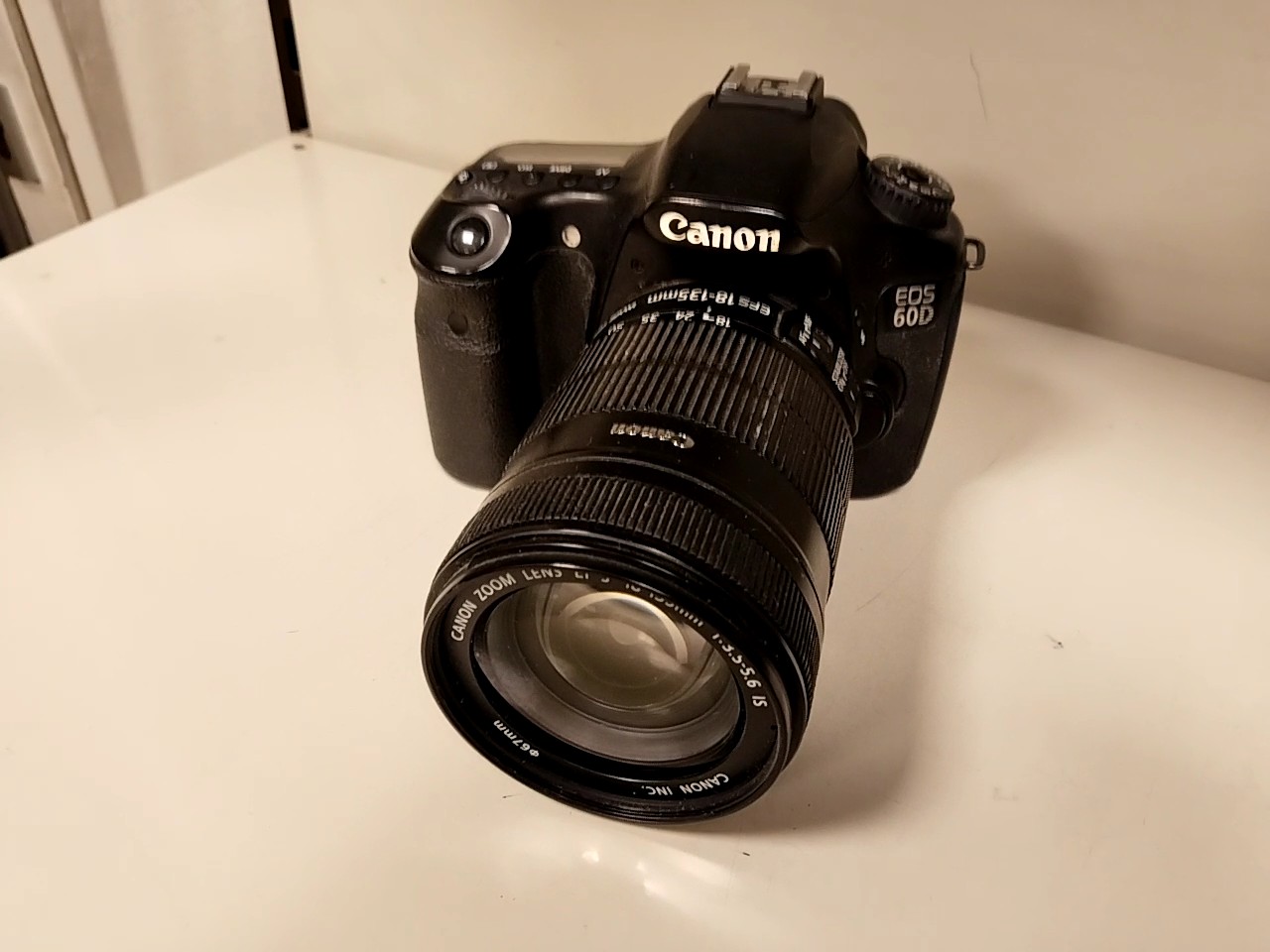 Canon EOS 60D mit EF-S 18-135mm IS, Digitale Spiegelreflexkamera mit 18 Megapixel APS-C Sensor, schwenkbarem Display und Zoomobjektiv. Inkl. Ladegerät und 1 Akku, 41200 Auslösungen | Zustand: Gebraucht – Bild 3