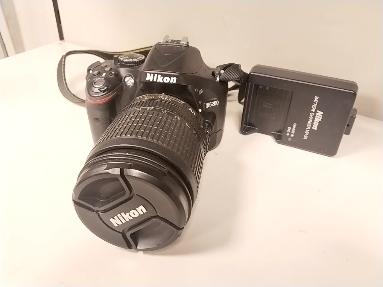 Nikon D5200 mit AF-S DX 18-105mm VR, Digitale Spiegelreflexkamera, inkl. OVP, Akku-Ladegerät MH-24, Trageriemen und Objektivdeckel. | Zustand: Sehr Gut – Bild 2