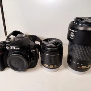 Nikon D5300 mit 18-55mm & 70-300mm Objektiven, DSLR-Kamera, schwarz, inkl. AF-P DX 18-55mm f | 3.5-5.6G VR & AF-P DX 70-300mm Objektiven,  Akku und Ladegerät | Zustand: Sehr Gut
