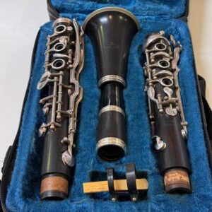 Hans Kreul Klarinette Modell 990, Deutsches System, Grenadillholz, versilberte Mechanik, inklusive Koffer und Zubehör. | Zustand: In Ordnung