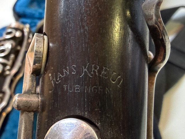 Hans Kreul Klarinette Modell 990, Deutsches System, Grenadillholz, versilberte Mechanik, inklusive Koffer und Zubehör. | Zustand: In Ordnung – Bild 3