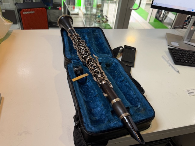 Hans Kreul Klarinette Modell 990, Deutsches System, Grenadillholz, versilberte Mechanik, inklusive Koffer und Zubehör. | Zustand: In Ordnung – Bild 4