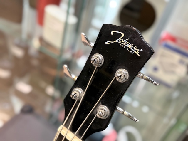 Johnson JAB-6CEBK Akustik-Bass, Akustik-Bassgitarre mit Tonabnehmer, Cutaway, Farbe Schwarz, 4-Saiter, vielseitiger Klang. mit Tasche | Zustand: Gut – Bild 4