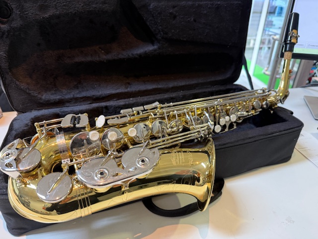 Symphonie Westerwald Tenorsaxophon Gold, Hochwertiges Tenorsaxophon in Gold-Optik, inklusive passendem Hartschalenkoffer und Zubehör. | Zustand: Sehr Gut – Bild 2