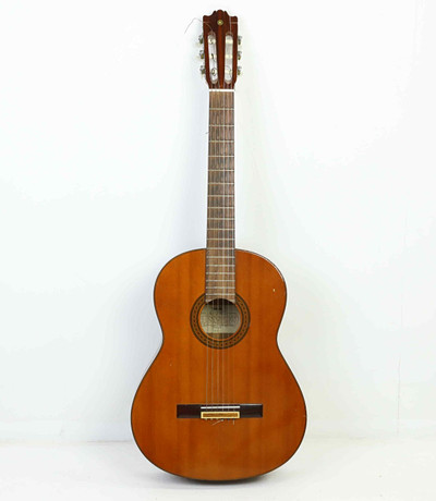 Yamaha G-230 Konzertgitarre, Klassische Akustikgitarre mit Nylonsaiten, inklusive passender Gitarrentasche. | Zustand: Gut