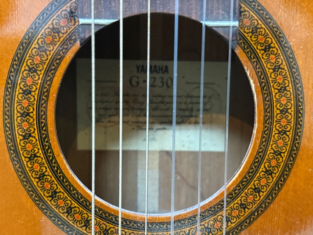 Yamaha G-230 Konzertgitarre, Klassische Akustikgitarre mit Nylonsaiten, inklusive passender Gitarrentasche. | Zustand: Gut – Bild 4