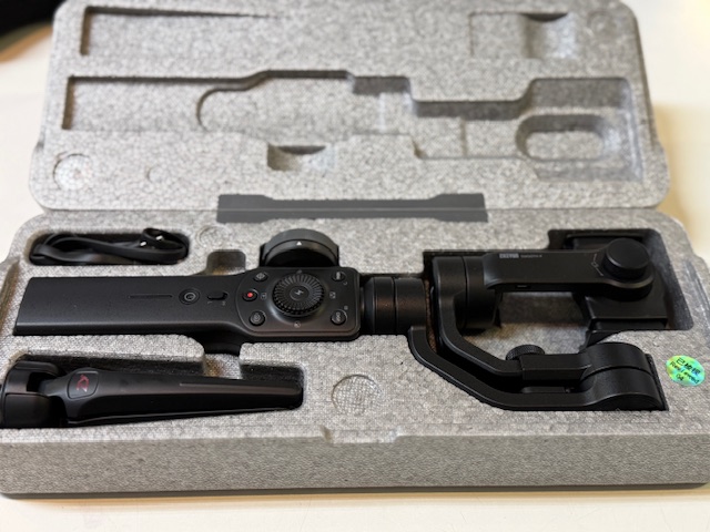 Zhiyun Smooth 4 Smartphone-Gimbal Schwarz, 3-Achsen-Stabilisator inkl. Transportkoffer, Mini-Stativ und USB-Ladekabel. | Zustand: Gut – Bild 2