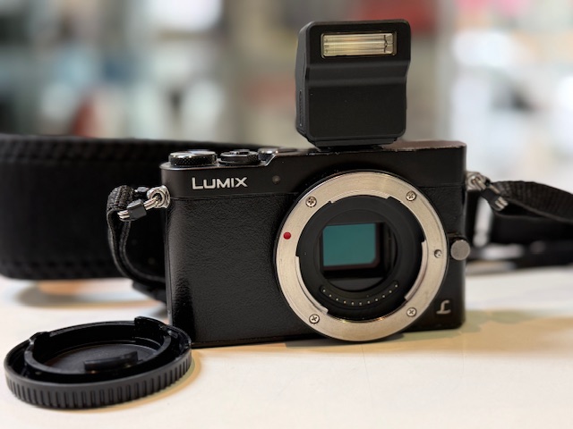 Panasonic Lumix DMC-GM5 Schwarz, Kompakte spiegellose Systemkamera mit 16-Megapixel-Sensor, Micro-Four-Thirds-Anschluss und Sucher. | Zustand: Gut – Bild 2