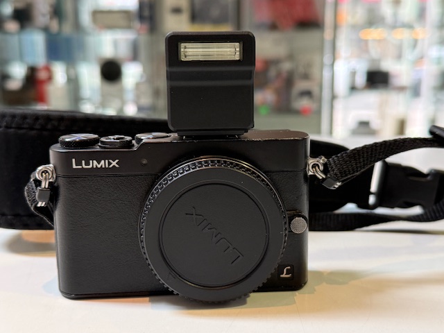 Panasonic Lumix DMC-GM5 Schwarz, Kompakte spiegellose Systemkamera mit 16-Megapixel-Sensor, Micro-Four-Thirds-Anschluss und Sucher. | Zustand: Gut – Bild 3