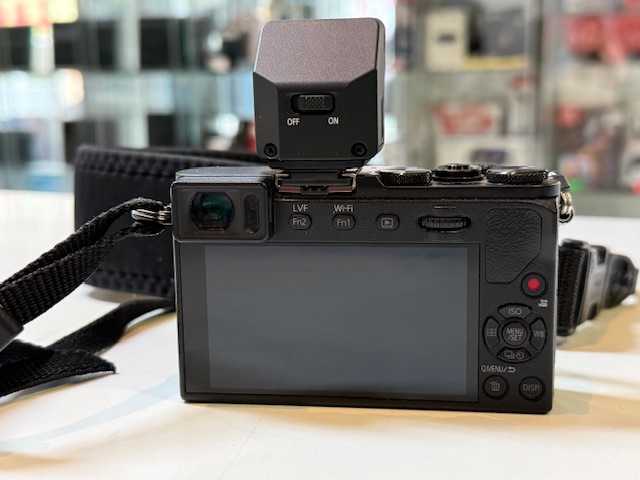 Panasonic Lumix DMC-GM5 Schwarz, Kompakte spiegellose Systemkamera mit 16-Megapixel-Sensor, Micro-Four-Thirds-Anschluss und Sucher. | Zustand: Gut – Bild 4