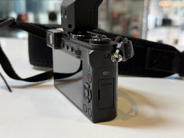 Panasonic Lumix DMC-GM5 Schwarz, Kompakte spiegellose Systemkamera mit 16-Megapixel-Sensor, Micro-Four-Thirds-Anschluss und Sucher. | Zustand: Gut – Bild 5