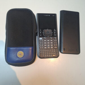 Texas Instruments TI-Nspire CX CAS, Grafikrechner mit Farbdisplay, inklusive Schutzhülle und Ladekabel. | Zustand: Gut
