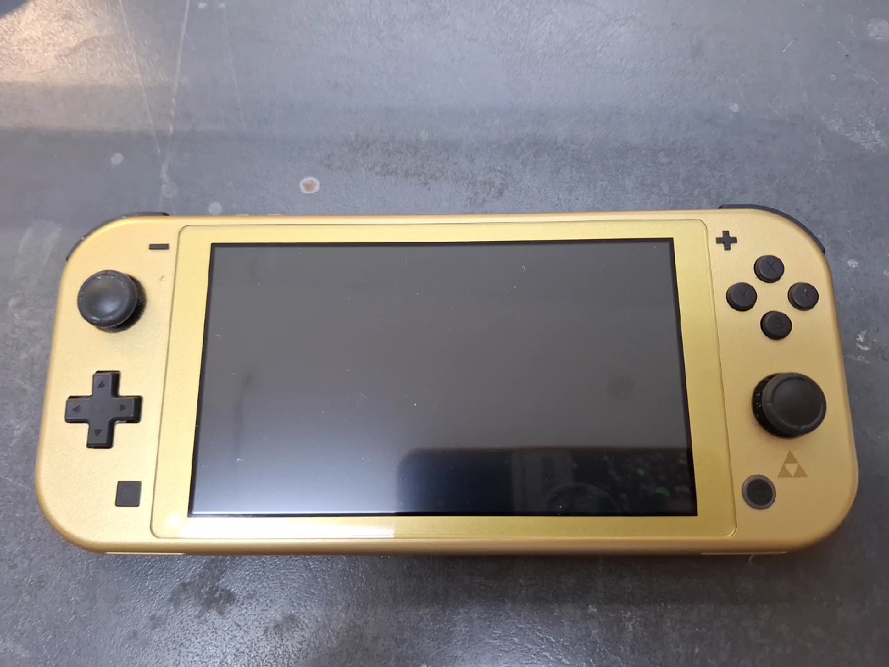 Nintendo Switch Lite Hyrule Edition Gold, Mit Ladegerät | Zustand: Sehr Gut | Farbe: gelb – Bild 2