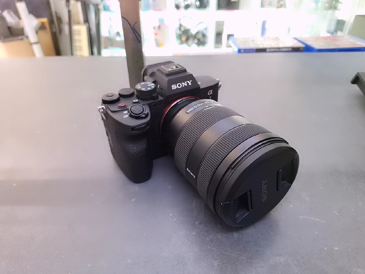 Sony Alpha 7 IV + FE 24-105mm F4 G OSS, Kamera-Objektiv-Set, 4140 Auslösungen, kein Ladegerät enthalten (Laden über USB-C möglich) | Zustand: Sehr Gut – Bild 3