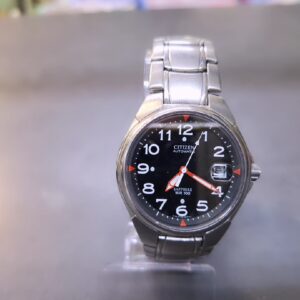 Citizen Automatic Sapphire WR 100, Automatikwerk, Saphirglas, 100m wasserdicht, Datumsanzeige mit Lupe, Kratzer an Lupe und Band | Zustand: Gebraucht