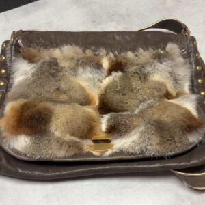 Miu Miu Schultertasche Leder Pelz Braun, Vintage Miu Miu Tasche aus braunem Leder mit Echtfell-Besatz | Zustand: Gut