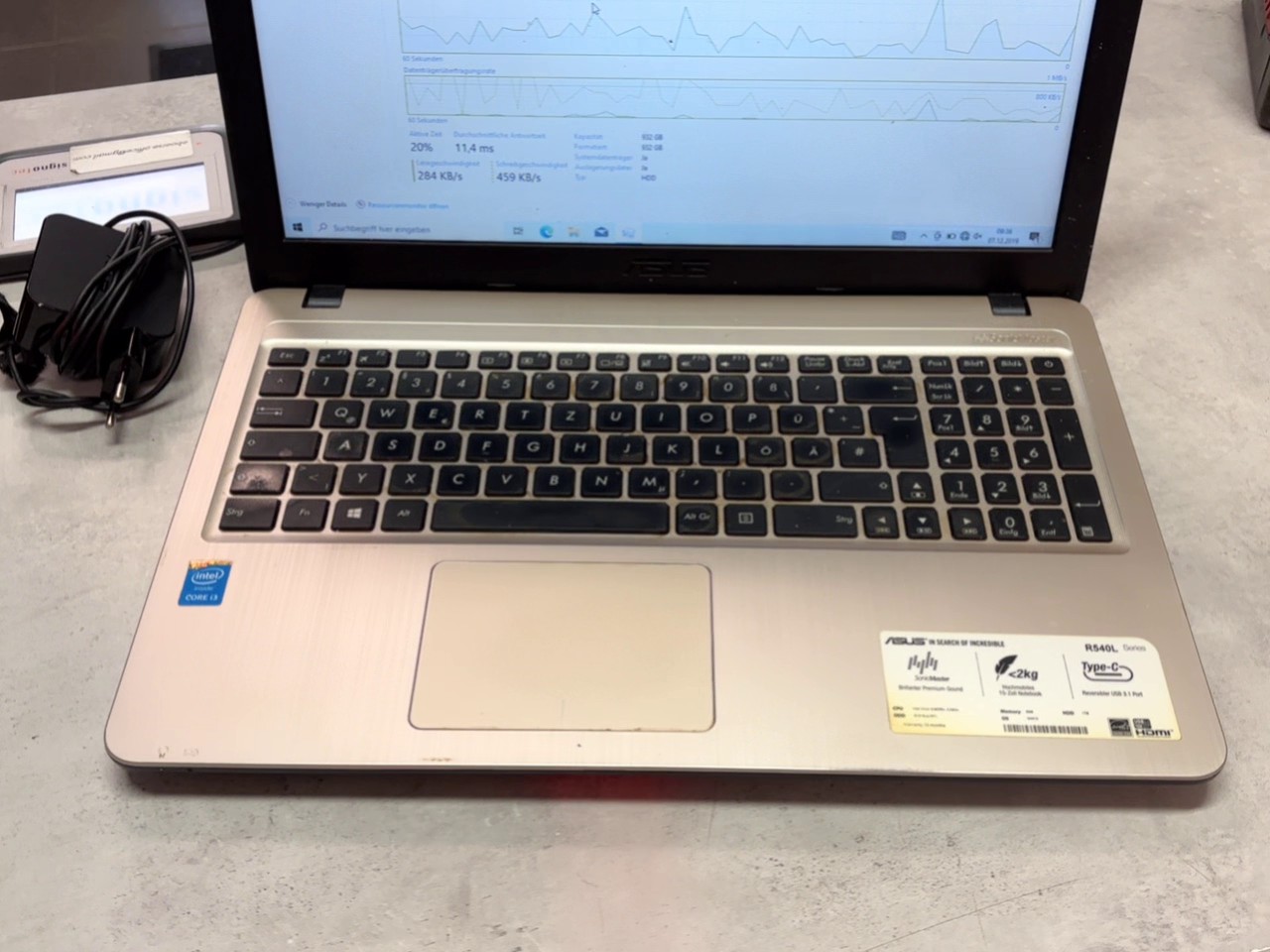 Asus R540L, Intel Core i3-5005U, Gold, 15,6 Zoll Display, 8GB RAM, 1TB HDD, inkl. Netzteil, Windows 10, gebrauchter Zustand | Zustand: In Ordnung – Bild 2