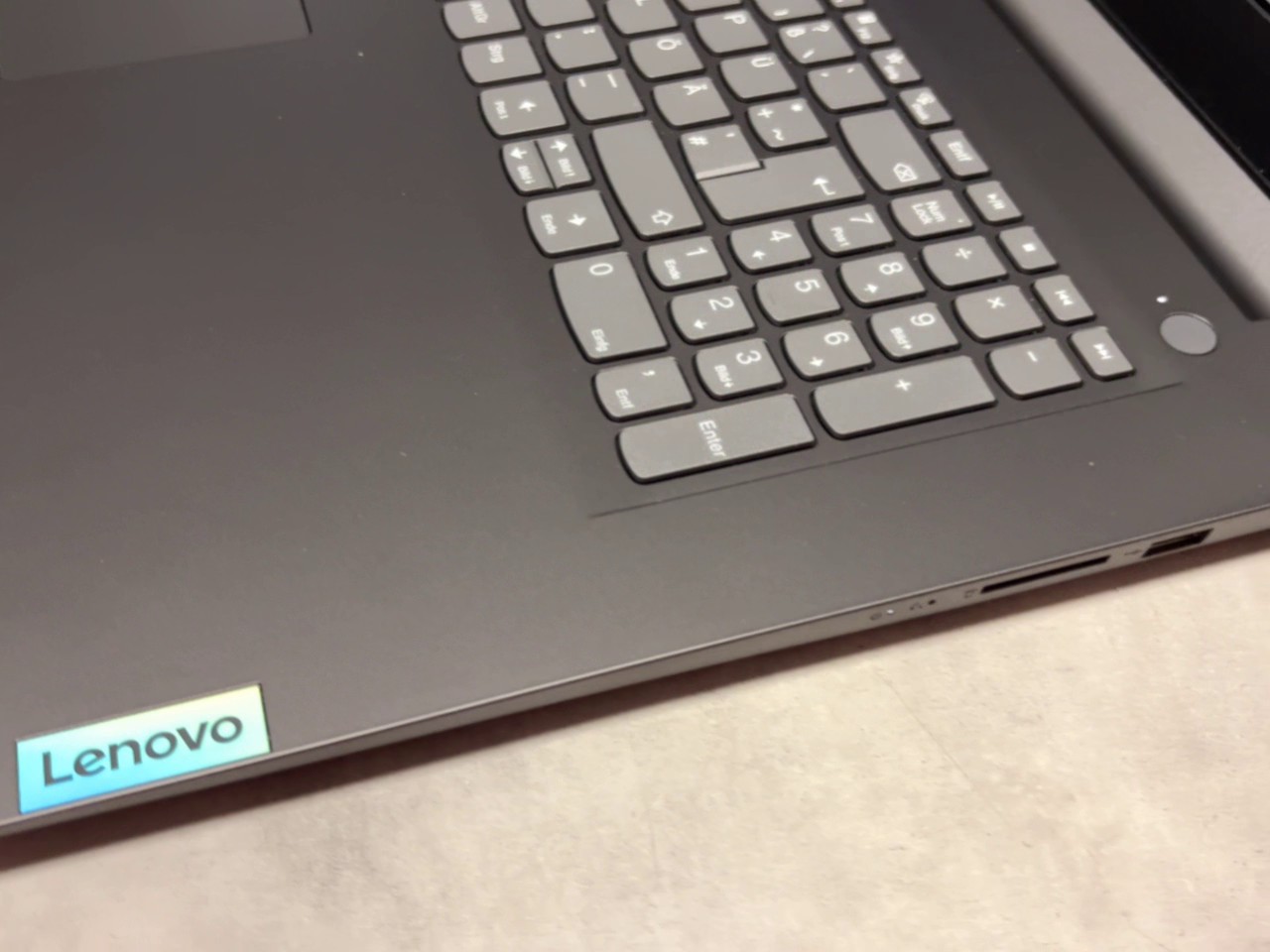 Lenovo V17 G2 i3-1115G4 Iron Grey, 17,3 Zoll Display, 24GB RAM, 1TB SSD, Intel Core i3-1115G4 Prozessor, Windows Laptop | Zustand: Gut – Bild 4