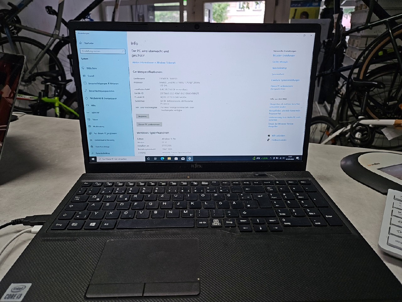 Fujitsu Lifebook A3510, Schwarz, 15,6 Zoll Full-HD, Intel Core i3-1005G1, 8 GB RAM, 256 GB SSD, Windows 10 Pro, inkl. Ladegerät | SimLock: | Zustand: Sehr Gut | Farbe: | Akku:
