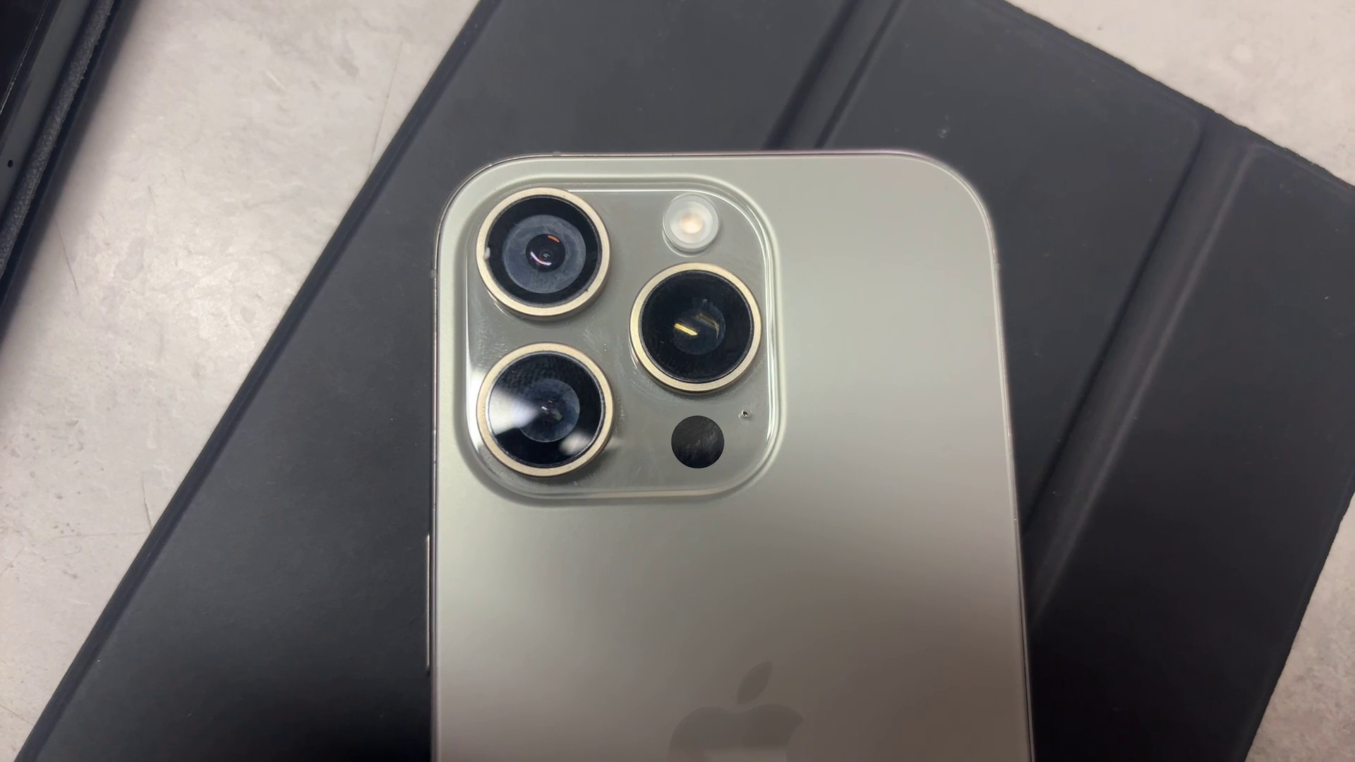 iPhone 16 Pro 256GB, Display und Kamera wurden getauscht! | SimLock: Frei | Zustand: Gut | Farbe: natur | Akku: 99% – Bild 2