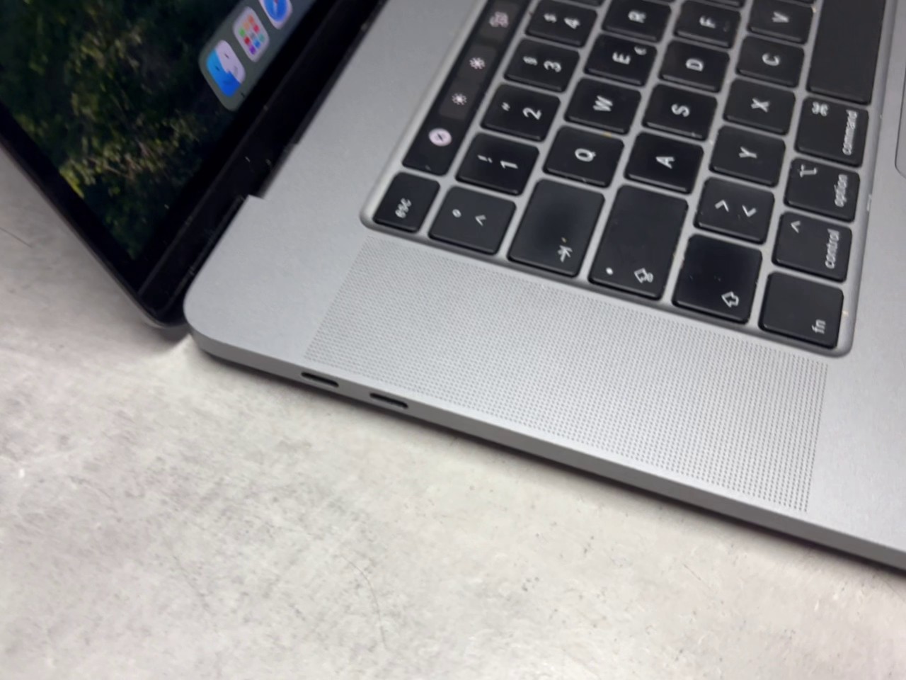 Apple MacBook Pro 16" 2019 Silber i7, Core i7, 16GB RAM, 1TB SSD, 185 Ladezyklen, mit originalem Ladegerät | Zustand: Sehr Gut – Bild 3