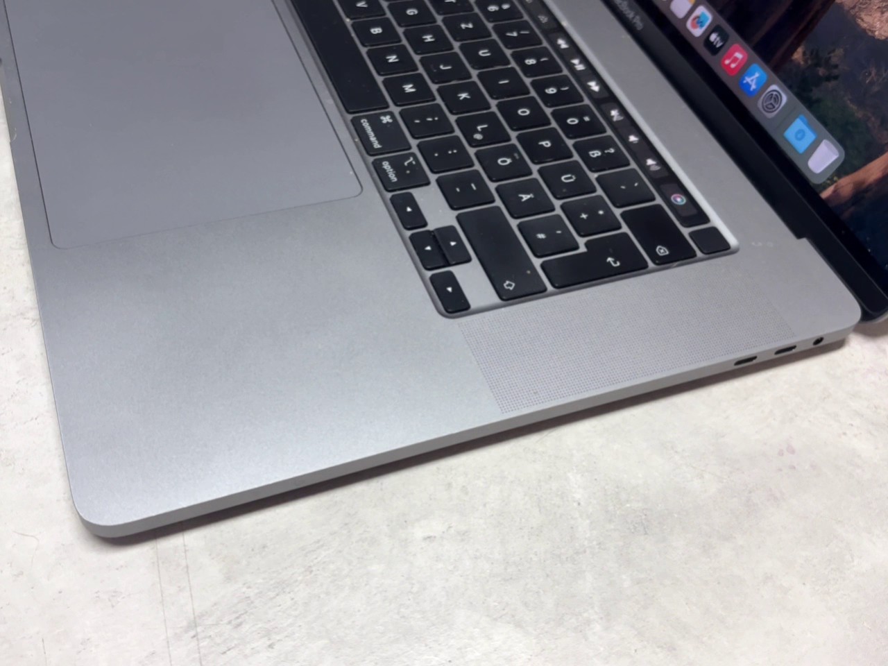 Apple MacBook Pro 16" 2019 Silber i7, Core i7, 16GB RAM, 1TB SSD, 185 Ladezyklen, mit originalem Ladegerät | Zustand: Sehr Gut – Bild 4
