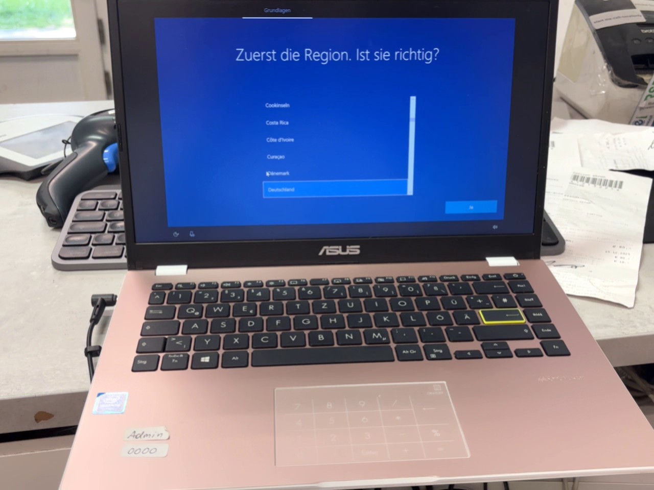 Asus L410MA, 14 Zoll, Rose Gold, Kompaktes Notebook mit Intel Celeron Prozessor, NumberPad im Touchpad, 180°-Scharnier. | Zustand: Sehr Gut | Farbe: gelb