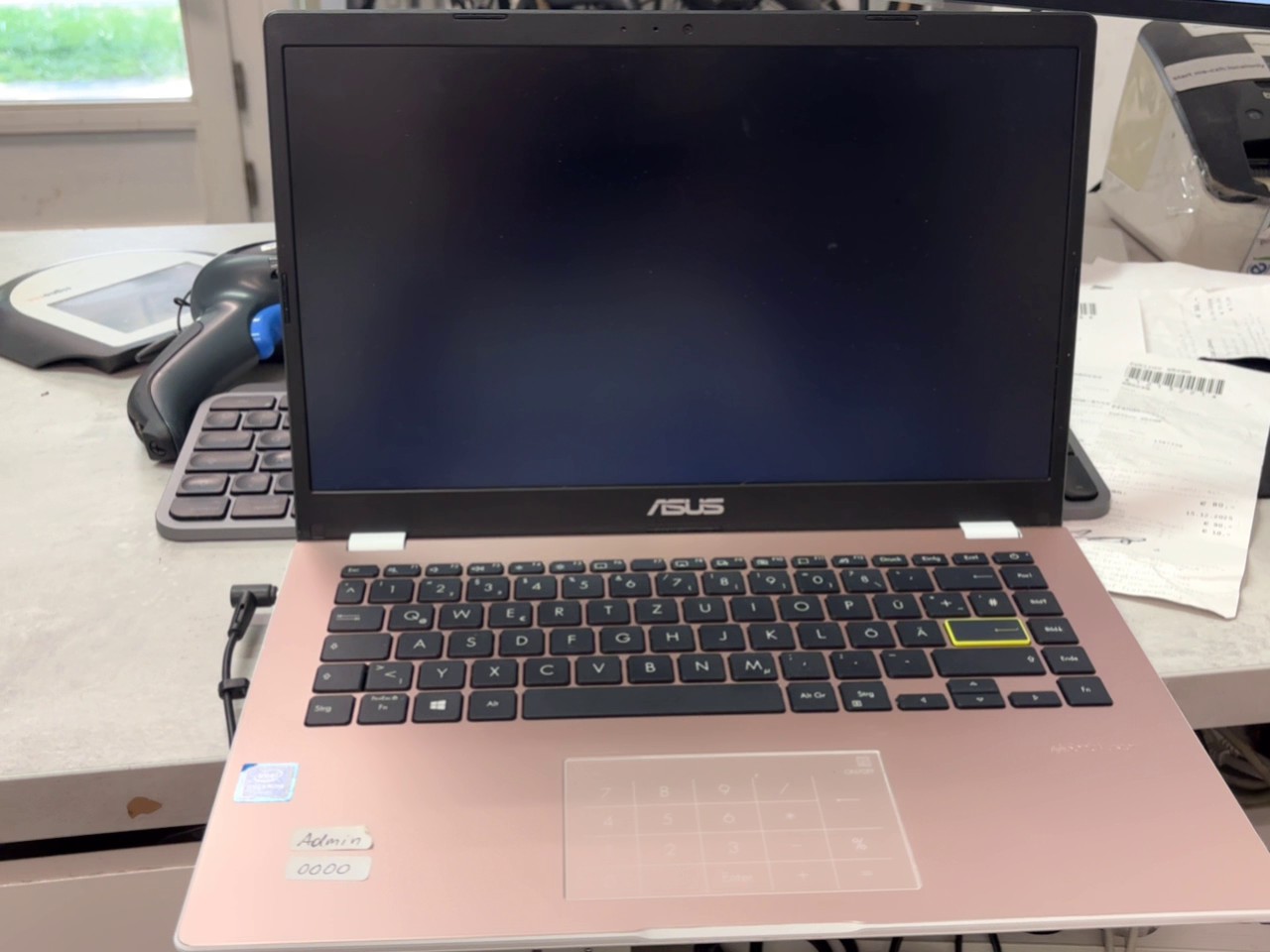 Asus L410MA, 14 Zoll, Rose Gold, Kompaktes Notebook mit Intel Celeron Prozessor, NumberPad im Touchpad, 180°-Scharnier. | Zustand: Sehr Gut | Farbe: gelb – Bild 2