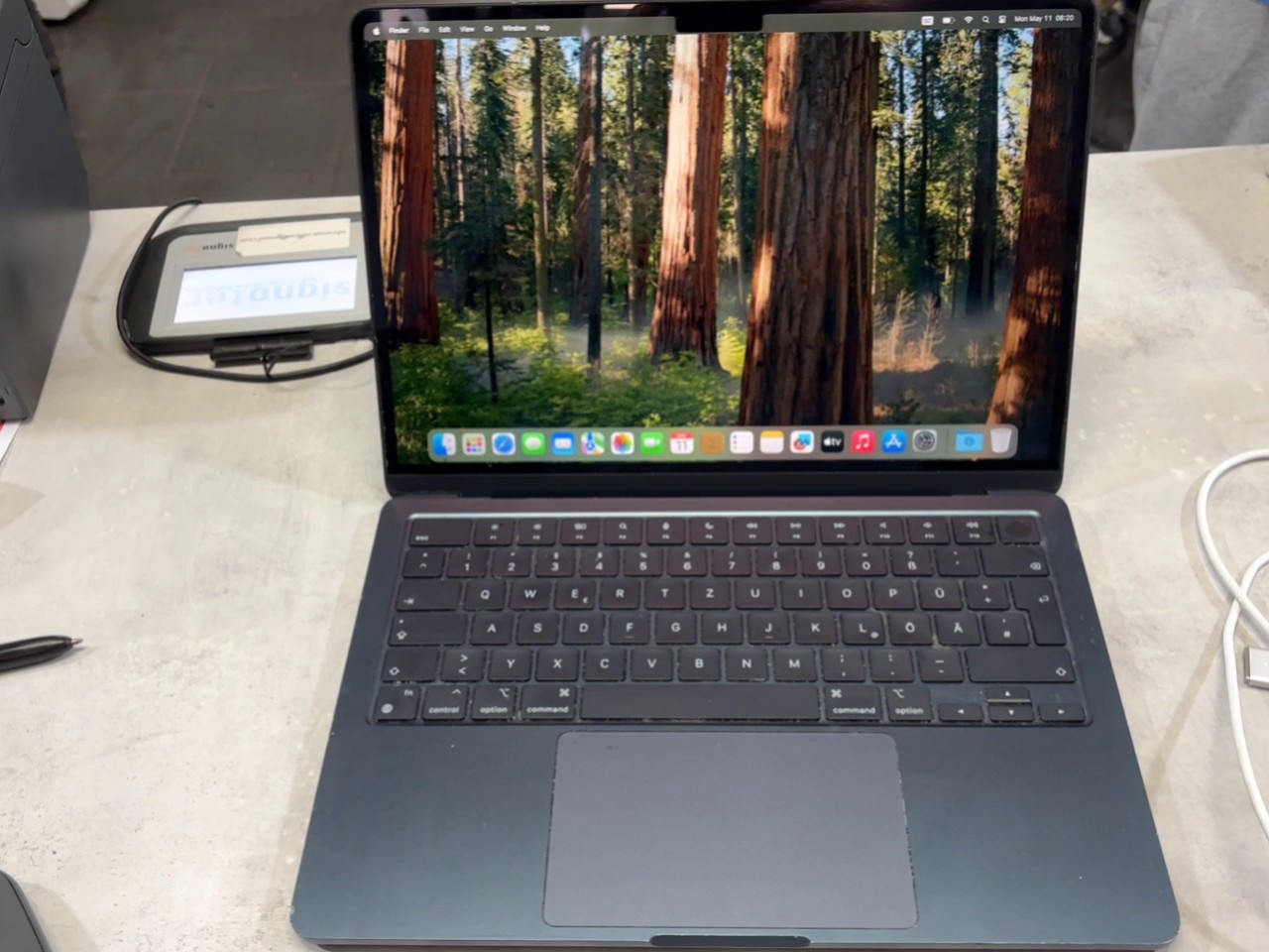 Apple MacBook Air M2 2022 Midnight, 13,6 Zoll, 8GB RAM, 256GB SSD, Tastatur defekt | Zustand: Schlecht