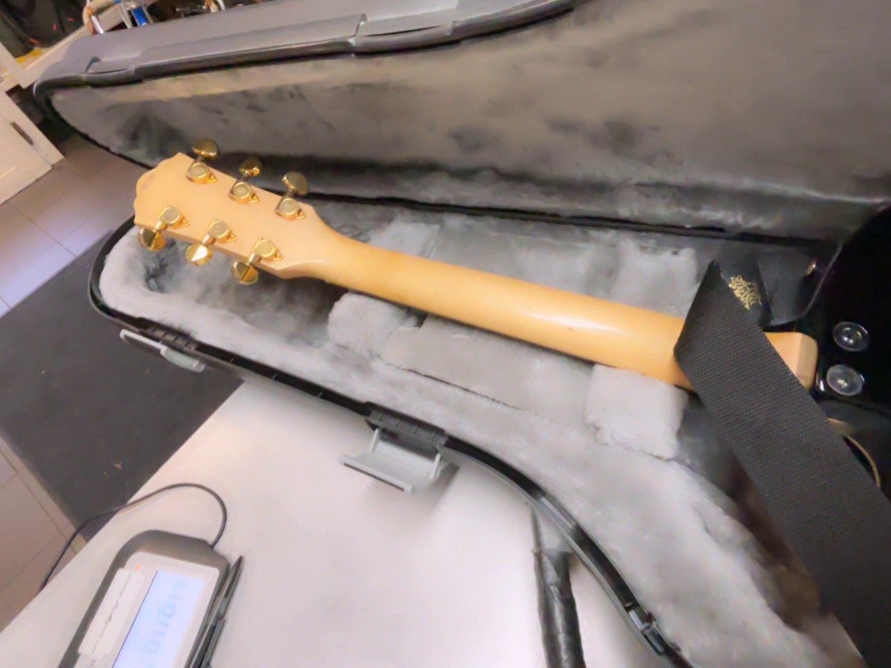 Yamaha AEX 500 , Yamaha AEX 500 Gitarre, zerkratzt. | Zustand: Gut – Bild 3