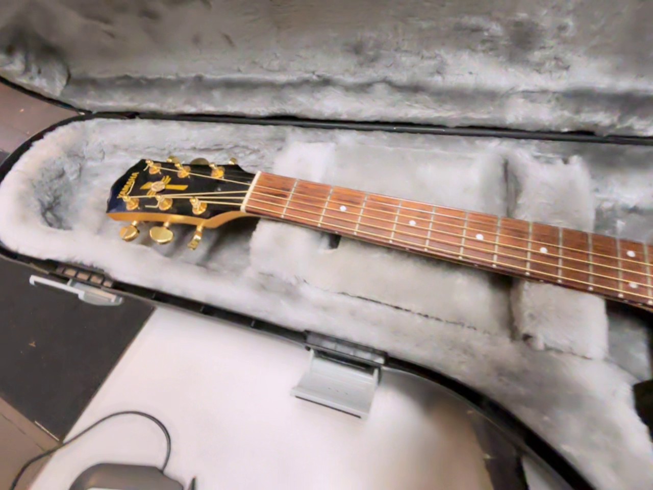 Yamaha AEX 500 , Yamaha AEX 500 Gitarre, zerkratzt. | Zustand: Gut – Bild 4