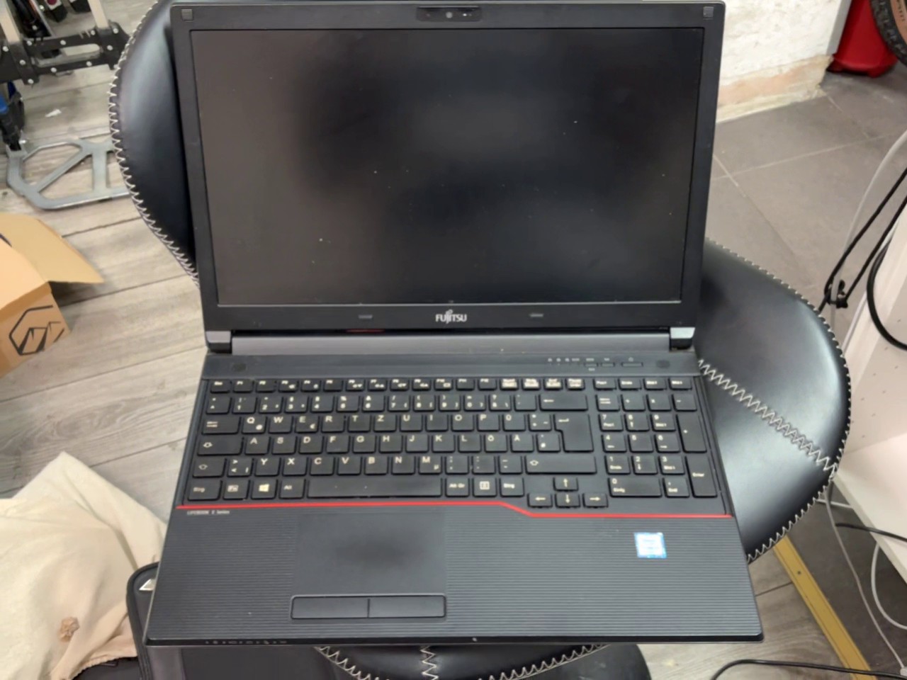 Fujitsu Laptop , i3-6100u | | 8gb ram | 256gb | Zustand: Gut