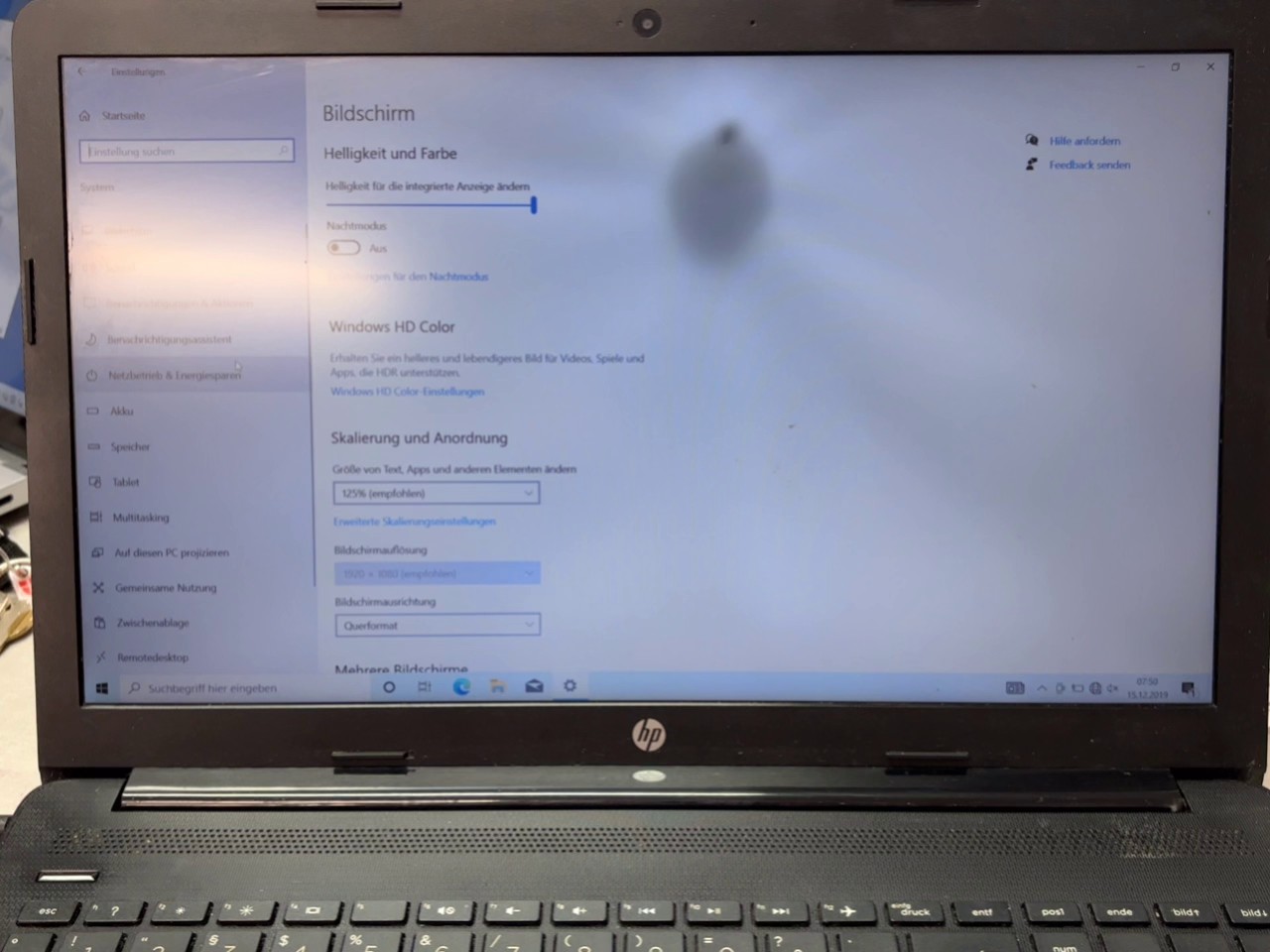 HP Pavilion 15 Notebook, Schwarz, Intel Core i5-8250U, 8GB RAM 256GB SSD , inkl. Tasche & Ladegerät, Gehäuse & Displaydeckel beschädigt | Zustand: In Ordnung – Bild 2