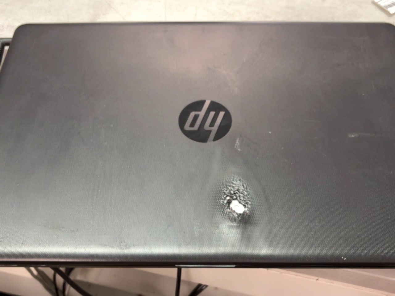 HP Pavilion 15 Notebook, Schwarz, Intel Core i5-8250U, 8GB RAM 256GB SSD , inkl. Tasche & Ladegerät, Gehäuse & Displaydeckel beschädigt | Zustand: In Ordnung – Bild 5