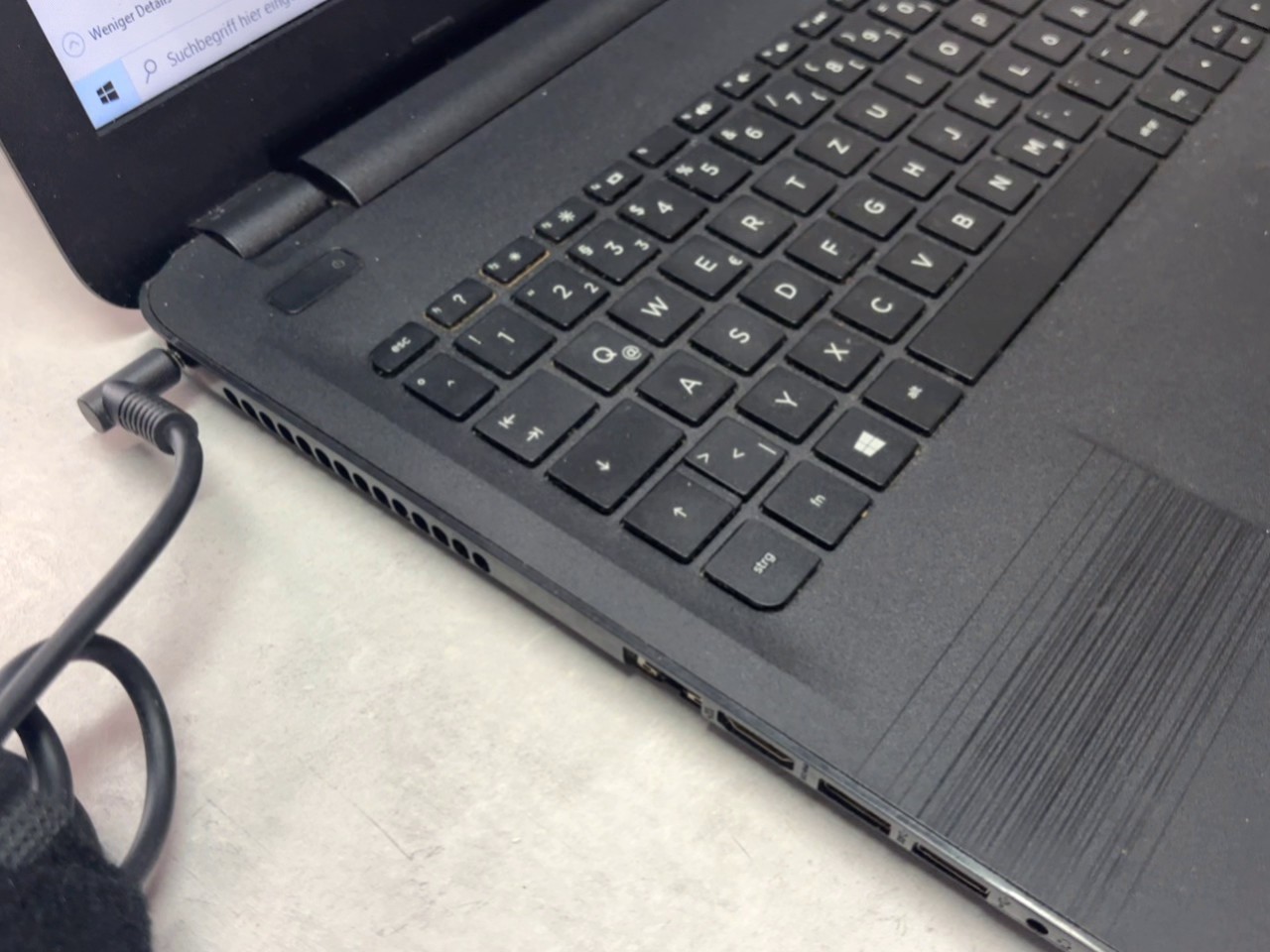 HP 15-ba585ng AMD A8-7410 Schwarz, 15,6 Zoll Display, 8GB RAM, 256GB SSD, AMD A8-7410 Prozessor, Farbe: Schwarz | Zustand: In Ordnung – Bild 3