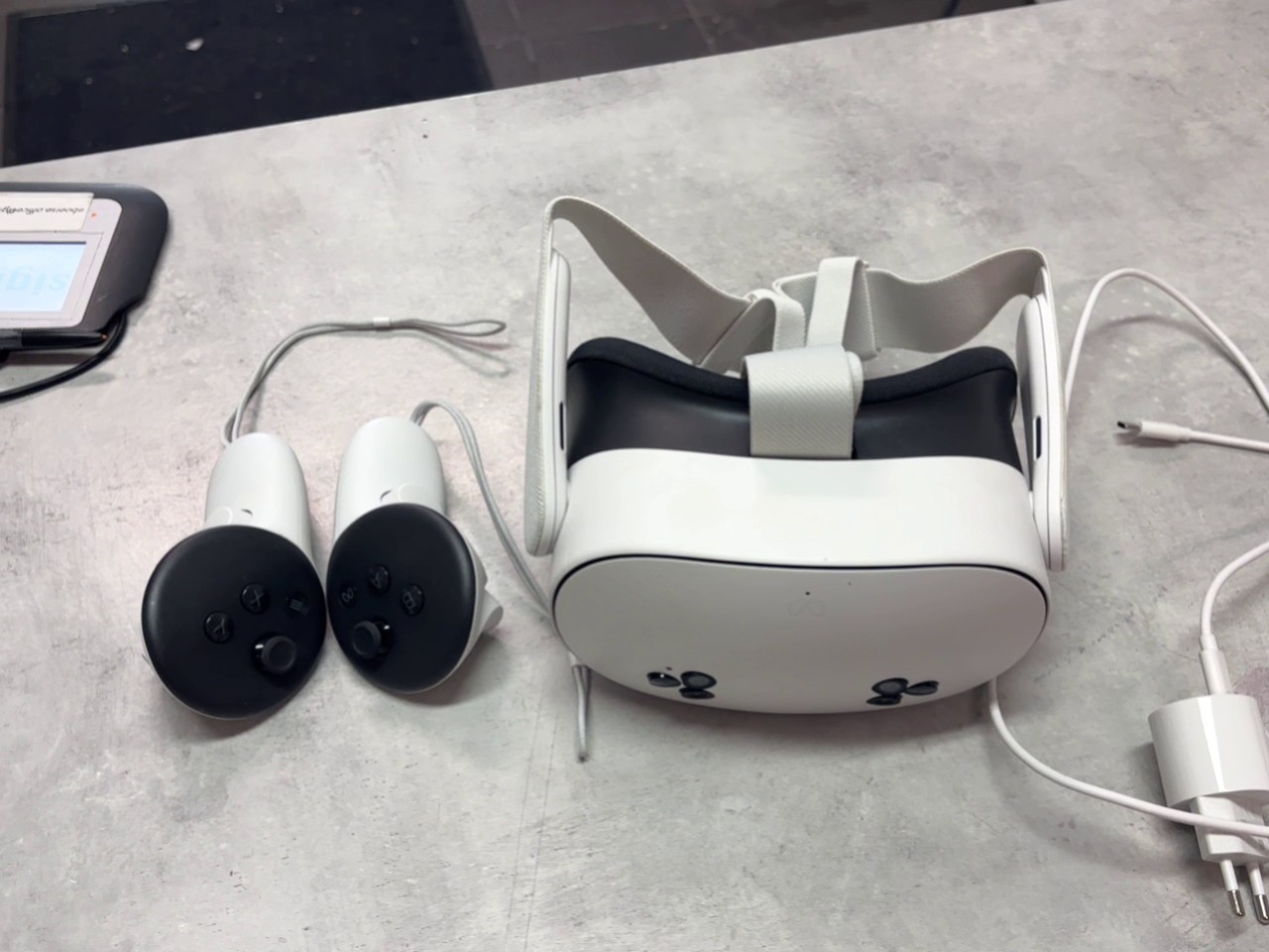 Meta Quest 3S 128GB Weiß, All-in-One VR-Headset mit Touch Plus Controllern, Netzteil und Ladekabel, sehr guter Zustand. | Zustand: Gut – Bild 2
