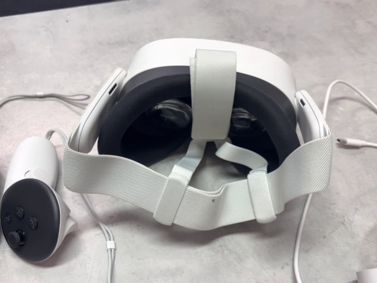 Meta Quest 3S 128GB Weiß, All-in-One VR-Headset mit Touch Plus Controllern, Netzteil und Ladekabel, sehr guter Zustand. | Zustand: Gut – Bild 3