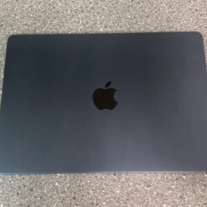 Apple MacBook Air M3 2024 16GB/256GB, 27 Ladezyklen, ohne Netzteil, inklusive originalem Ladekabel | Zustand: Sehr Gut